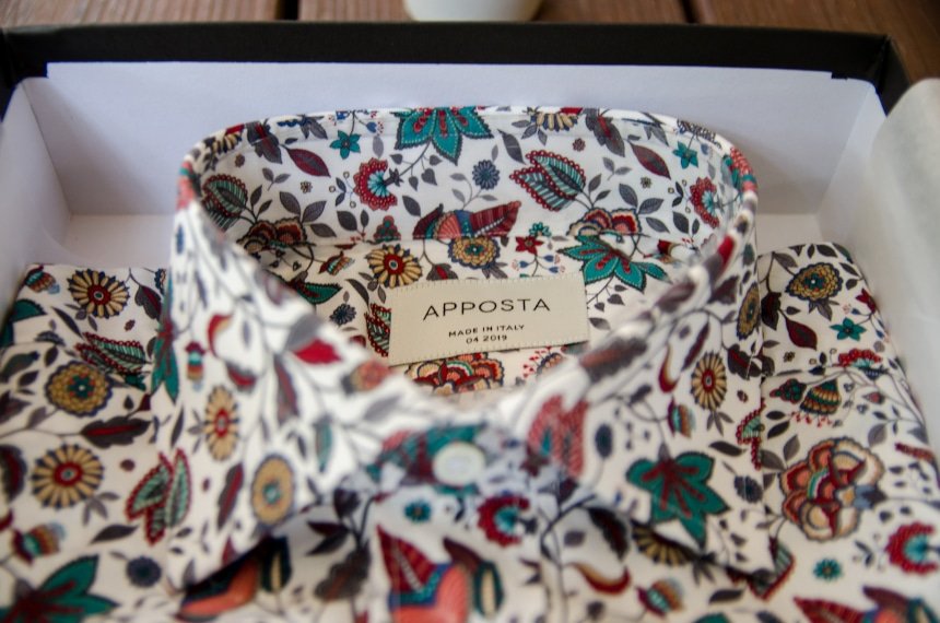 Apposta 100% Pure Cotton Poplin Floral Close Up Of Collar