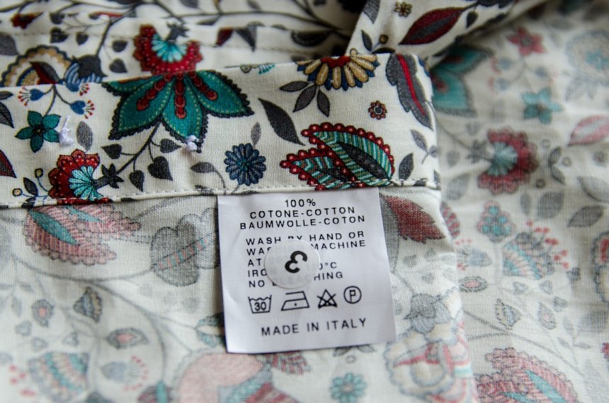 Apposta 100% Pure Cotton Poplin Floral Close Up Of Tag Product Shot