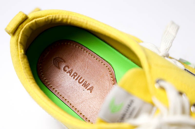 Cariuma Sneakers green insole detail