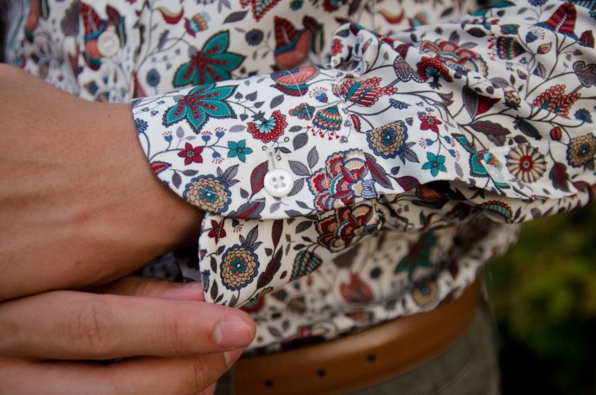 Close Up Of Model Wearing Apposta 100% Pure Cotton Poplin Floral - Buttonholes and Cuff