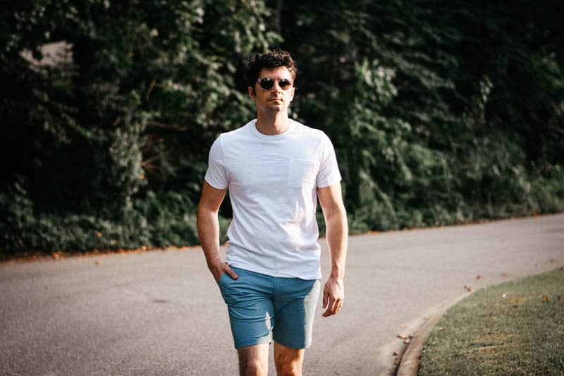 jcrew model wearing white t shirt