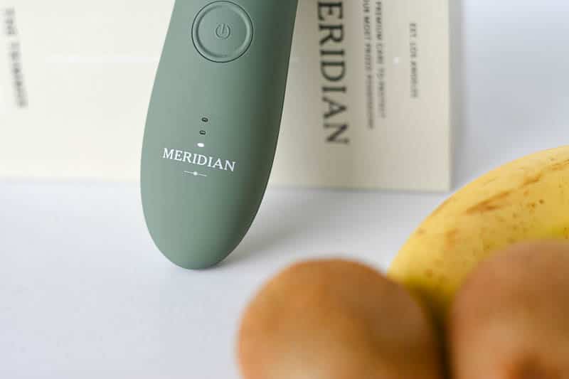 meridian trimmer closeup on charging lights